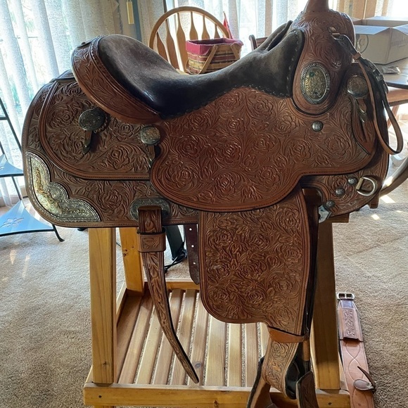 Broken Horn Western Saddle - Picture 3 of 16